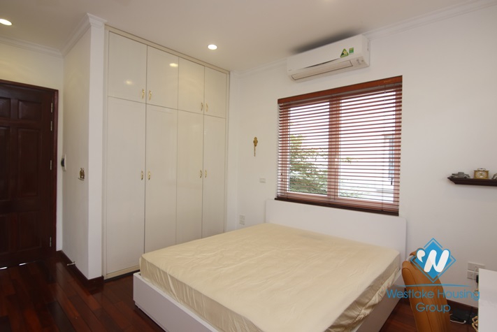 Hanoi furnished 4 bedrooms villa for let in Vinhomes Riverside with river view